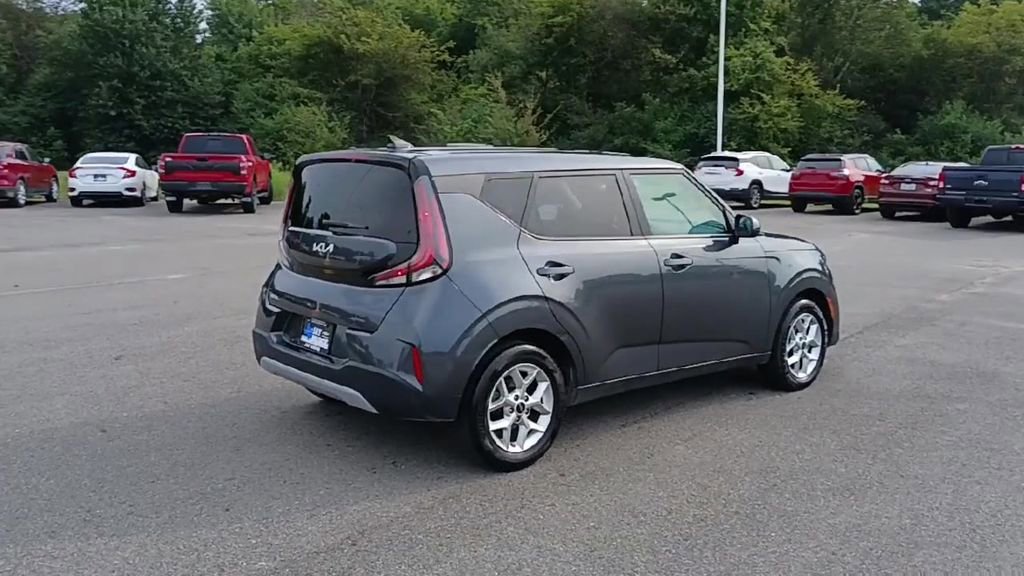 2023 Kia Soul LX photo 2