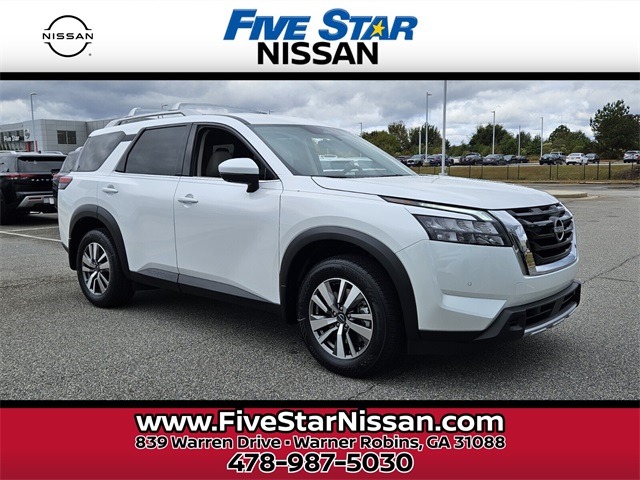 2025 Nissan Pathfinder SL