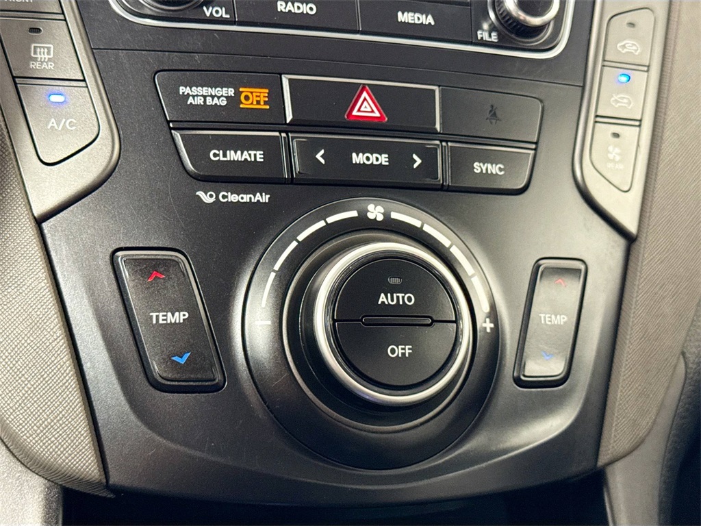 2017 Hyundai Santa Fe SE photo 31