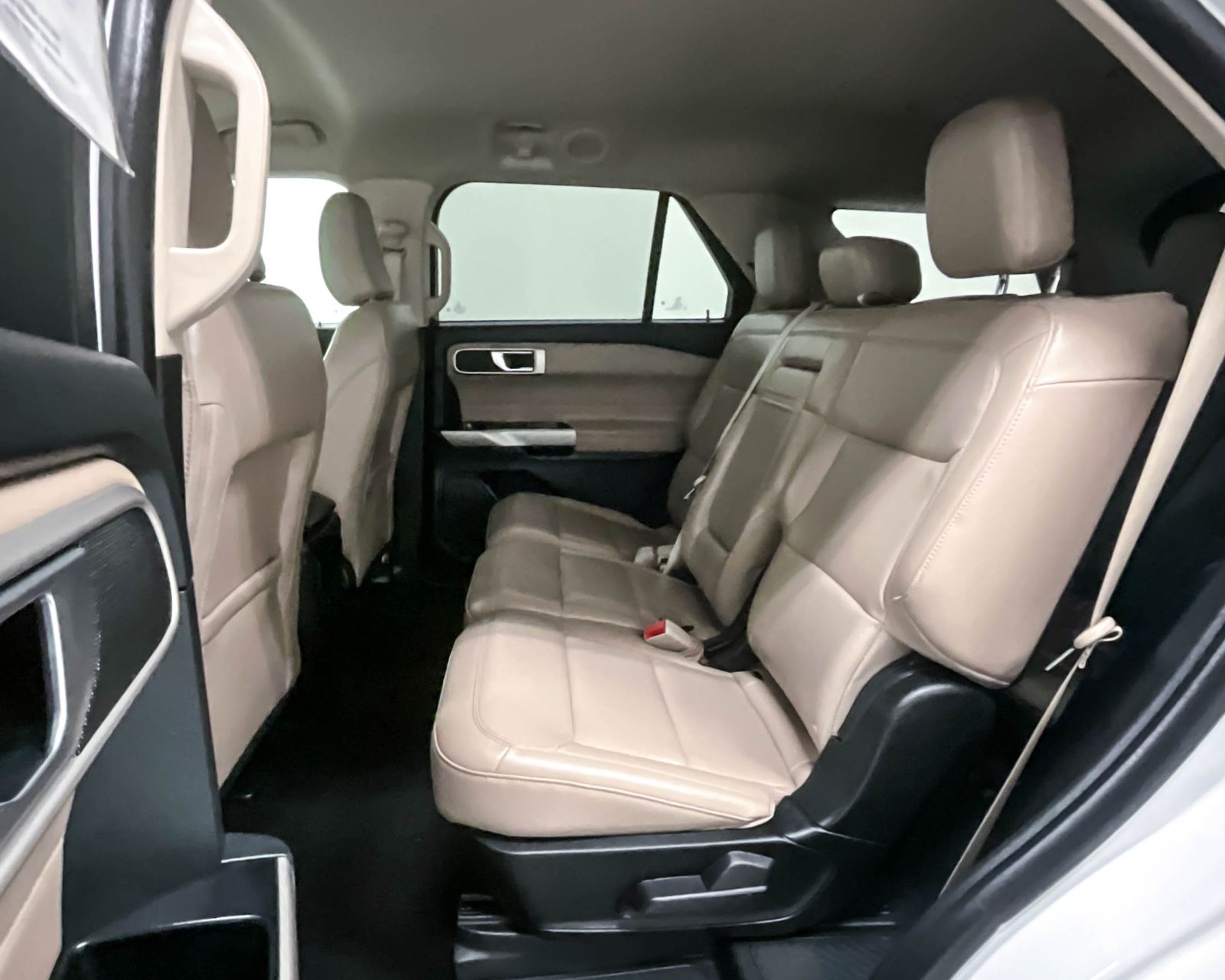 2023 Ford Explorer XLT Sport photo 20