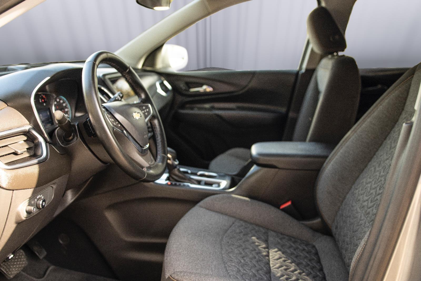 2024 Chevrolet Equinox LT photo 2