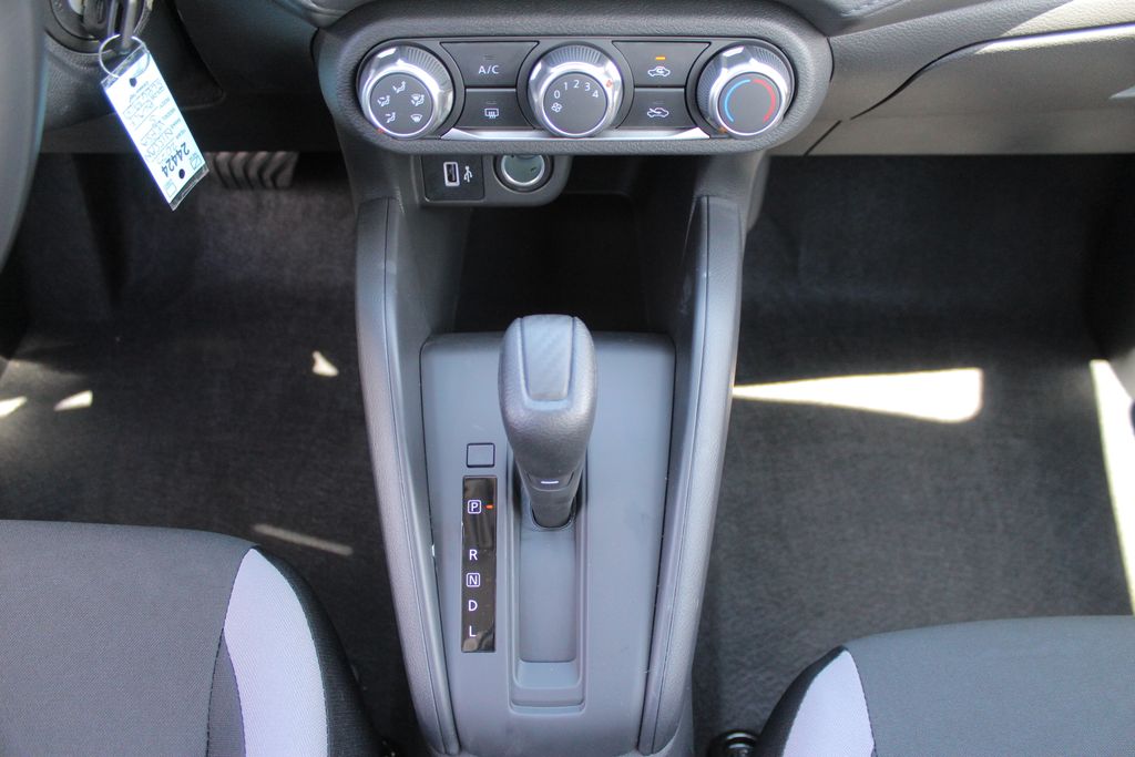 2025 Nissan Versa 1.6 S photo 18