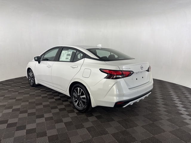2025 Nissan Versa 1.6 SV photo 5