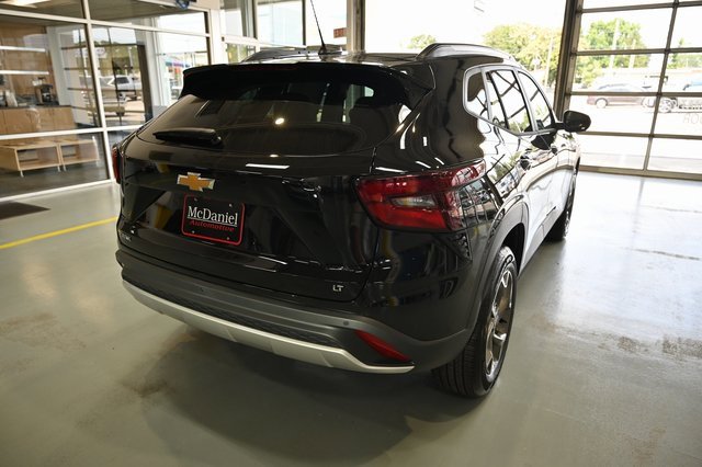 2025 Chevrolet Trax LT photo 3
