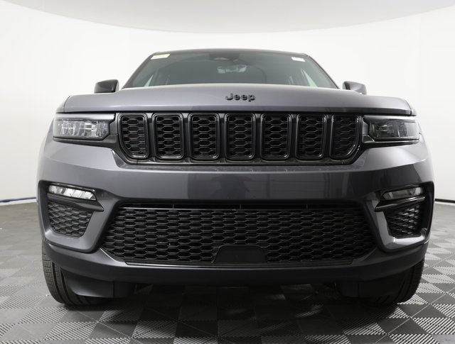 2025 Jeep Grand Cherokee Limited photo 2