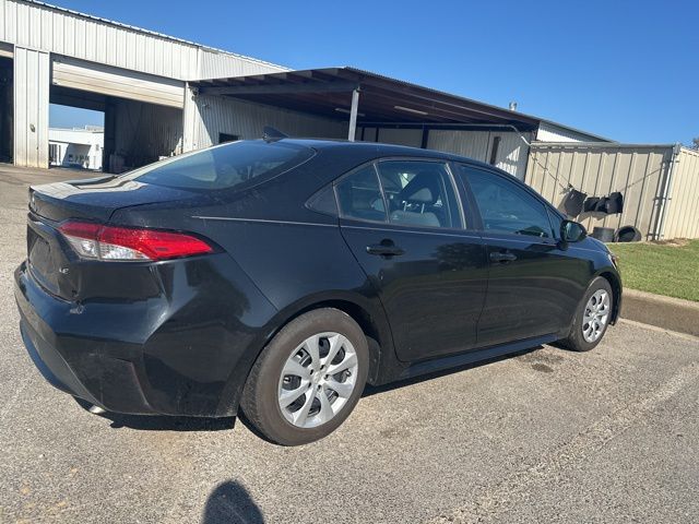 2021 Toyota Corolla LE photo 3