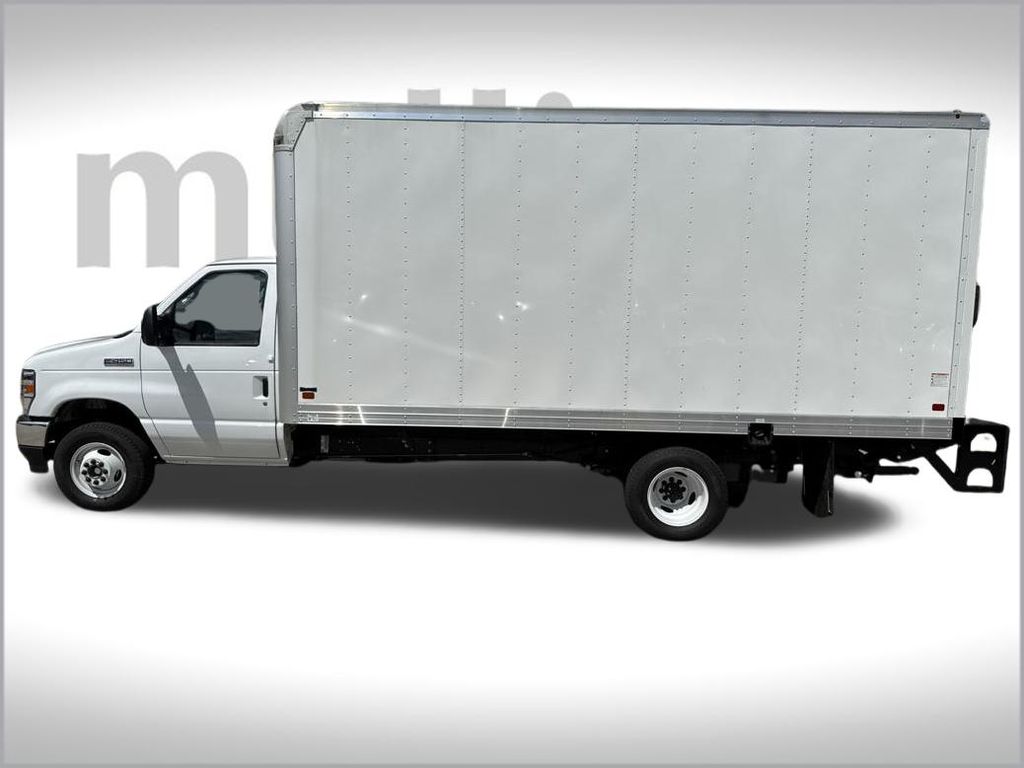 2026 Ford E-450 photo 2