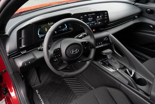 2026 Hyundai Elantra SEL Sport photo 3