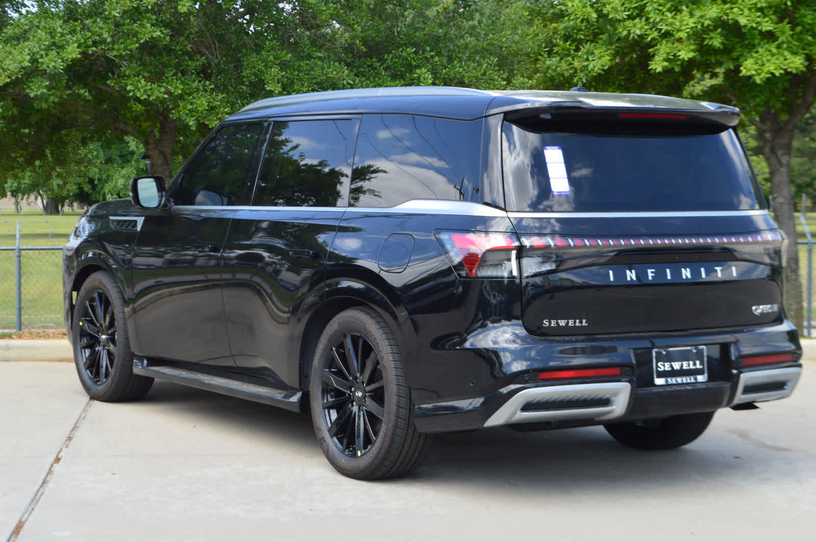 2025 Infiniti QX80 Sensory photo 3
