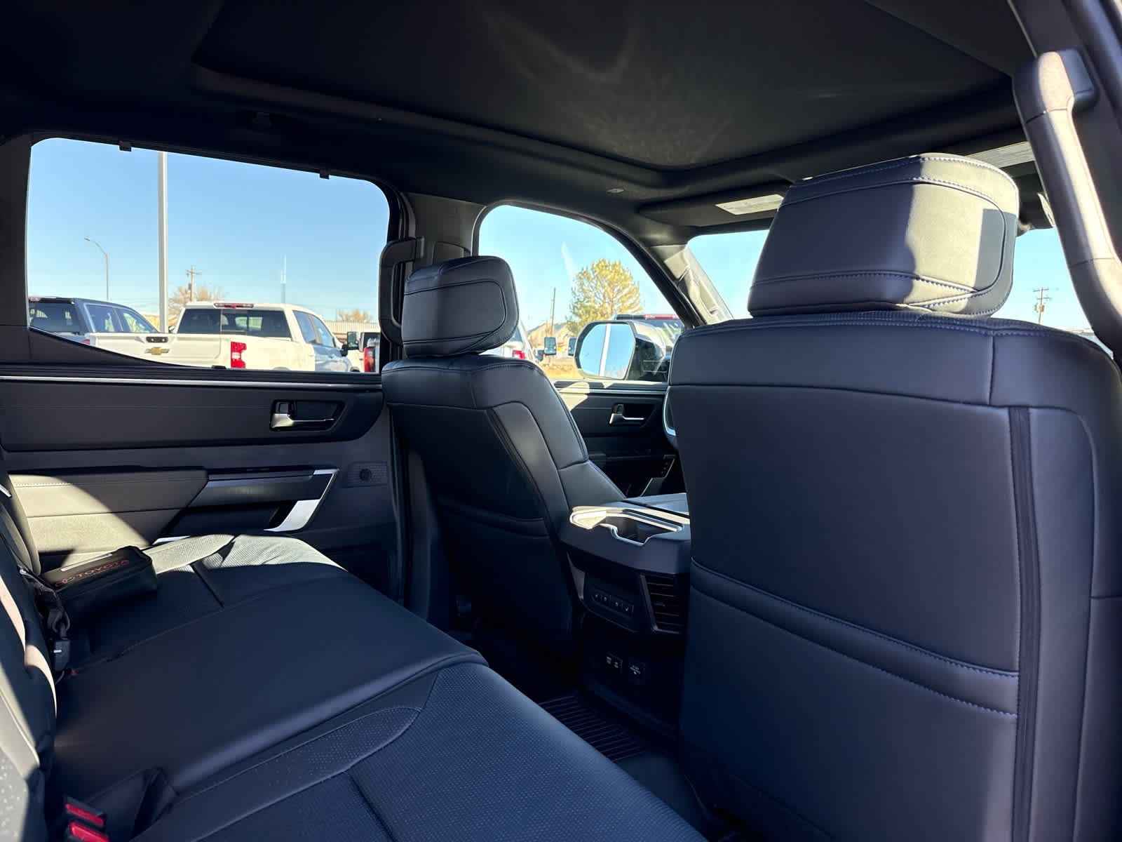 2025 Toyota Tundra Platinum CrewMax photo 33
