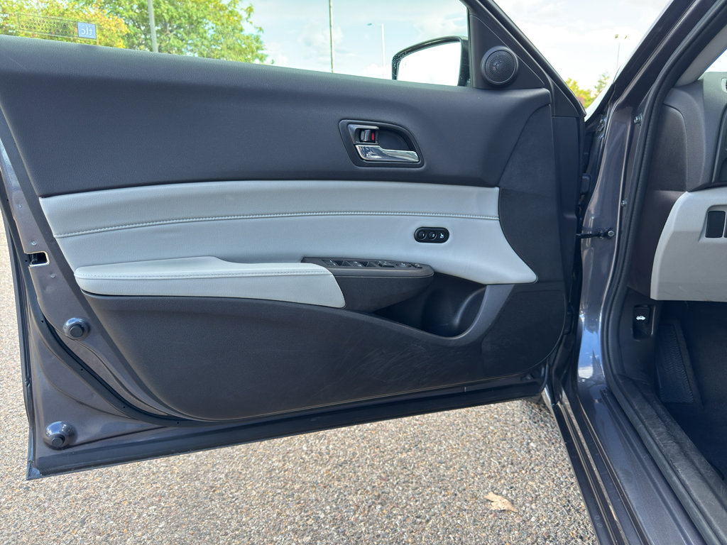 2018 Acura ILX Premium photo 9