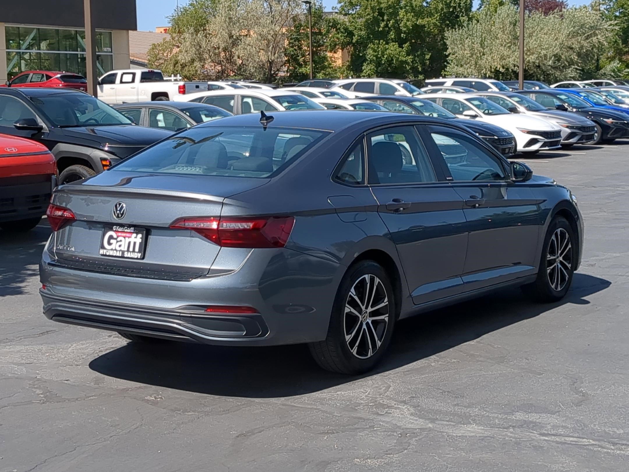 2023 Volkswagen Jetta Sport photo 3