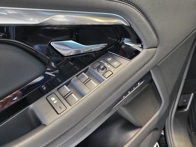 2023 Land Rover Range Rover Evoque R-Dynamic SE photo 23