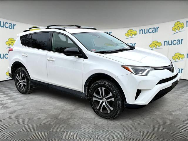 2017 Toyota RAV4 LE's photo