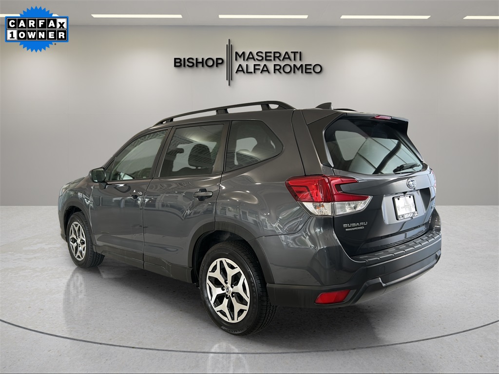 2022 Subaru Forester Premium photo 4
