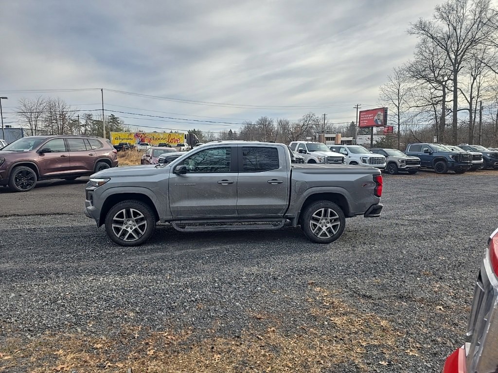 2023 Chevrolet Colorado Z71 photo 3