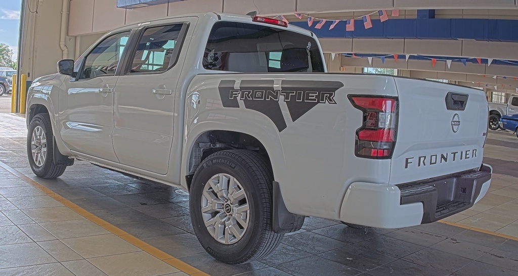 2022 Nissan Frontier SV photo 4