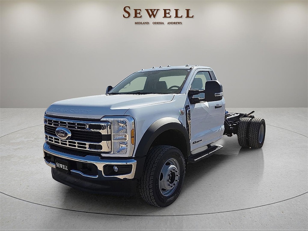 2025 Ford F-600 Super Duty Chassis Cab XL's photo