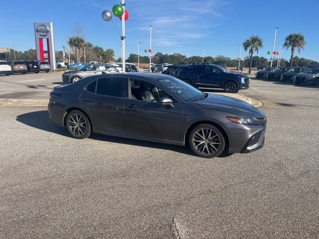 2024 Toyota Camry SE's photo