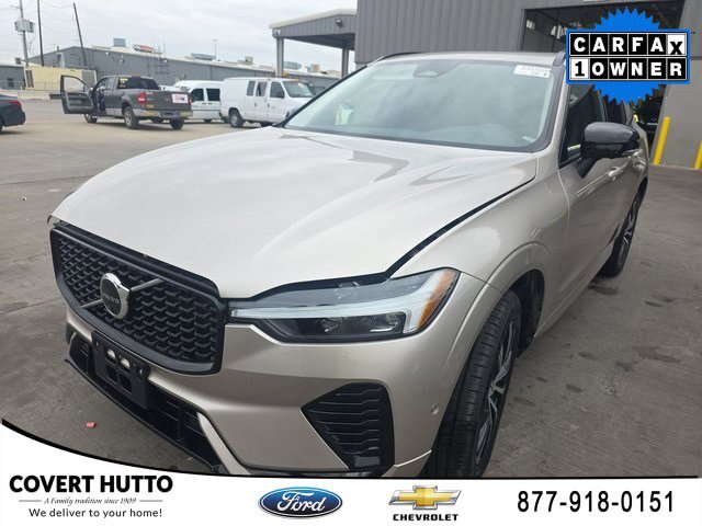 2025 Volvo XC60 Plus's photo