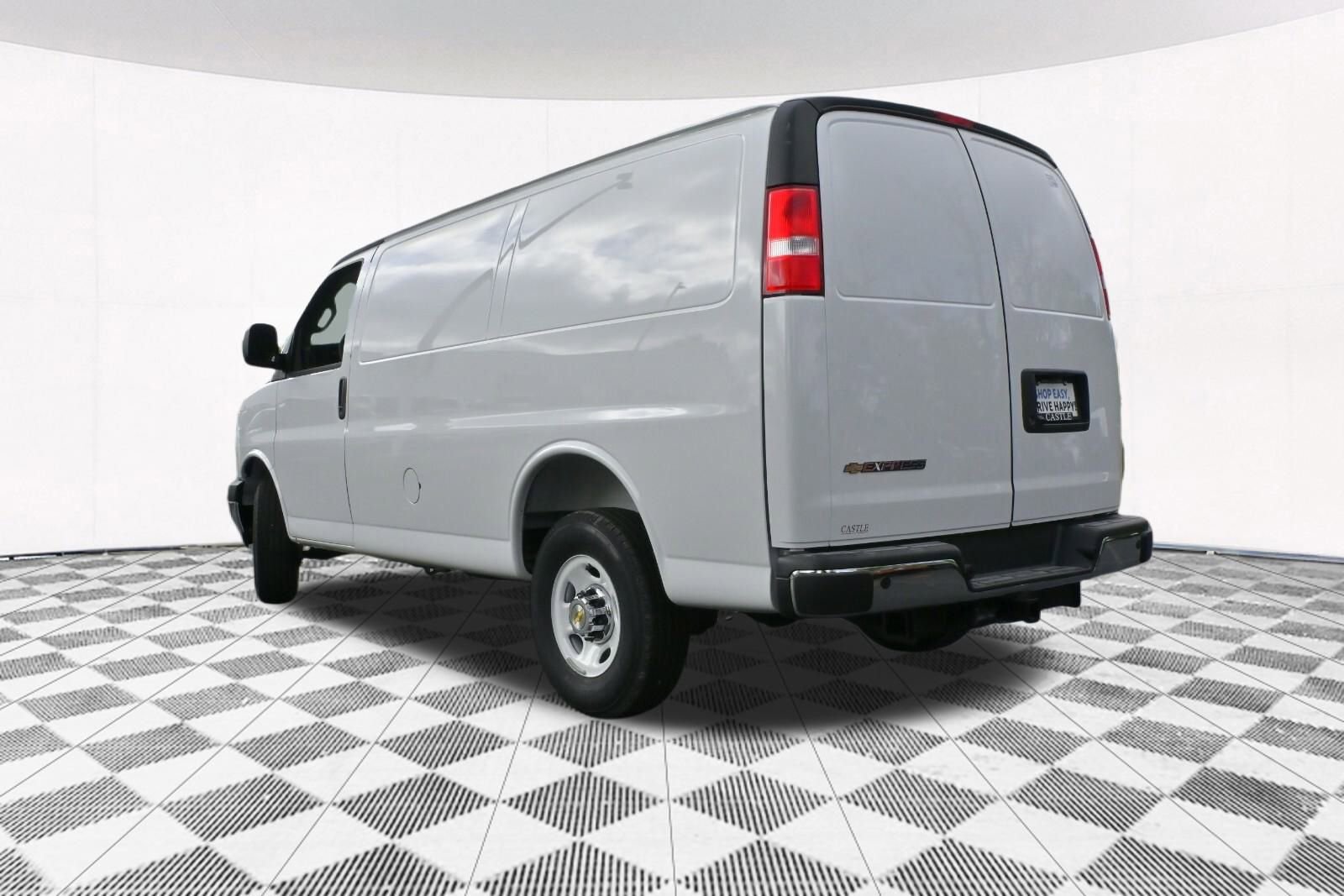 2025 Chevrolet Express Cargo Van Work photo 4
