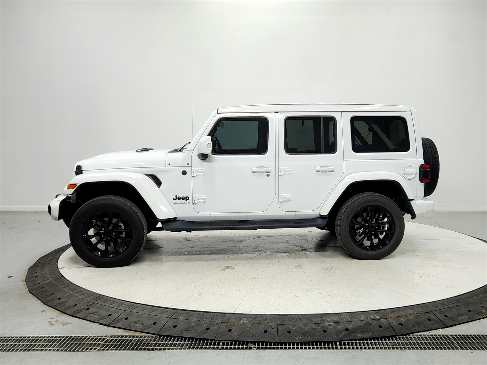 2023 Jeep Wrangler Altitude photo 4