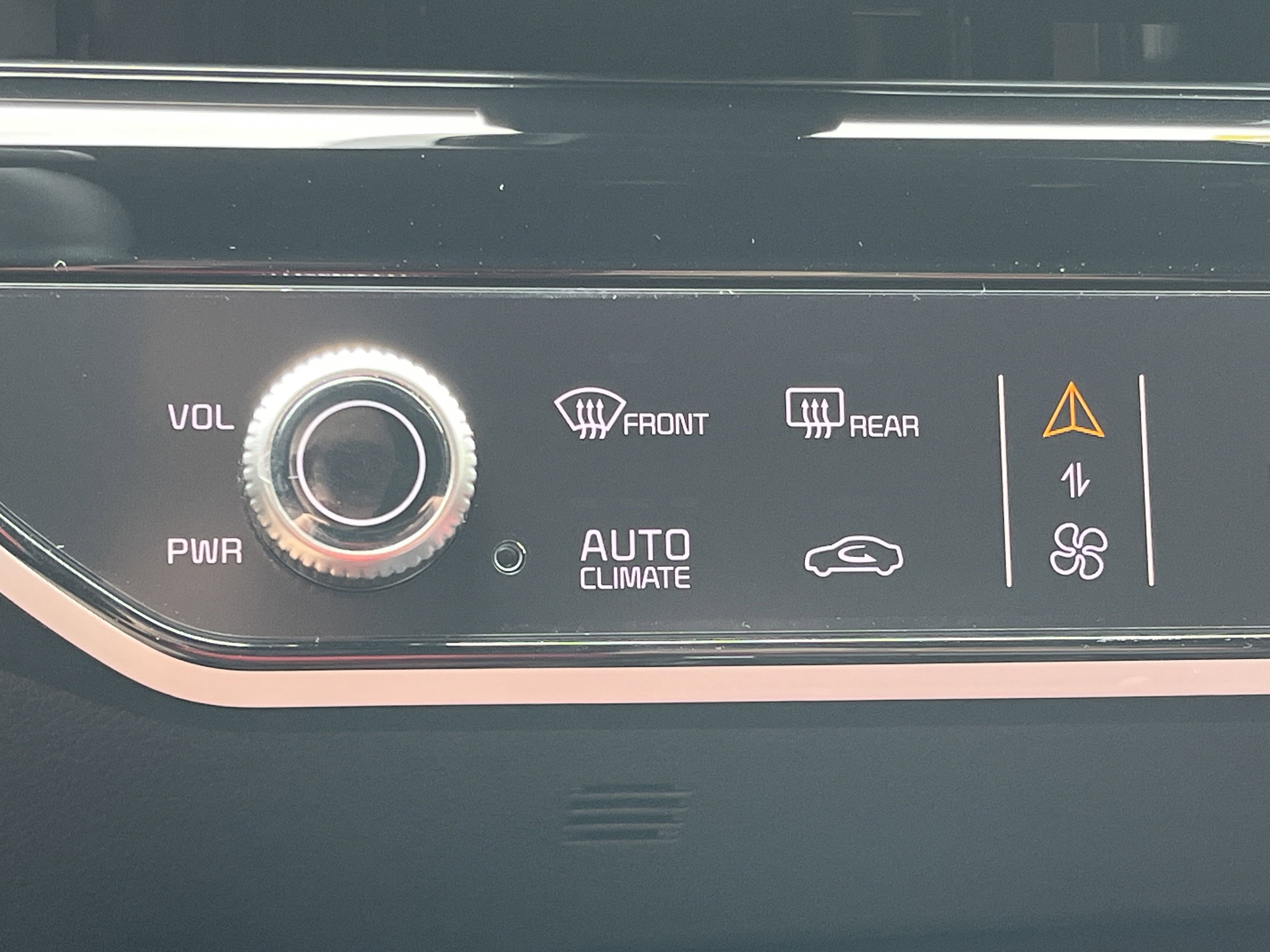 2025 Kia K5 GT-Line photo 4