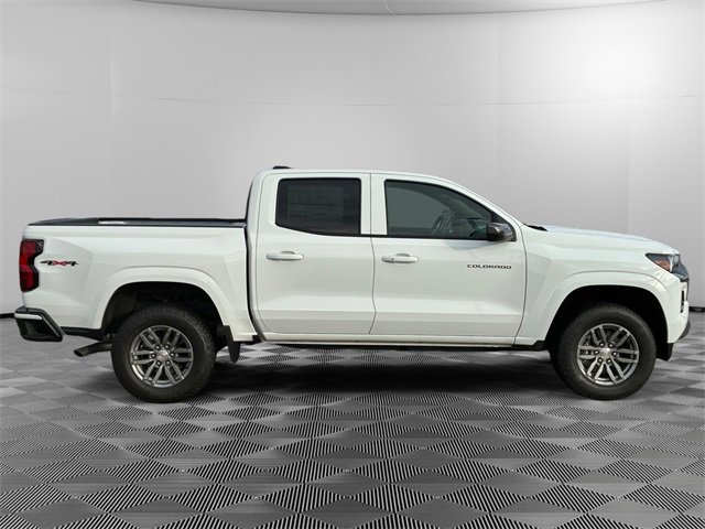 2025 Chevrolet Colorado Work Truck LT photo 2