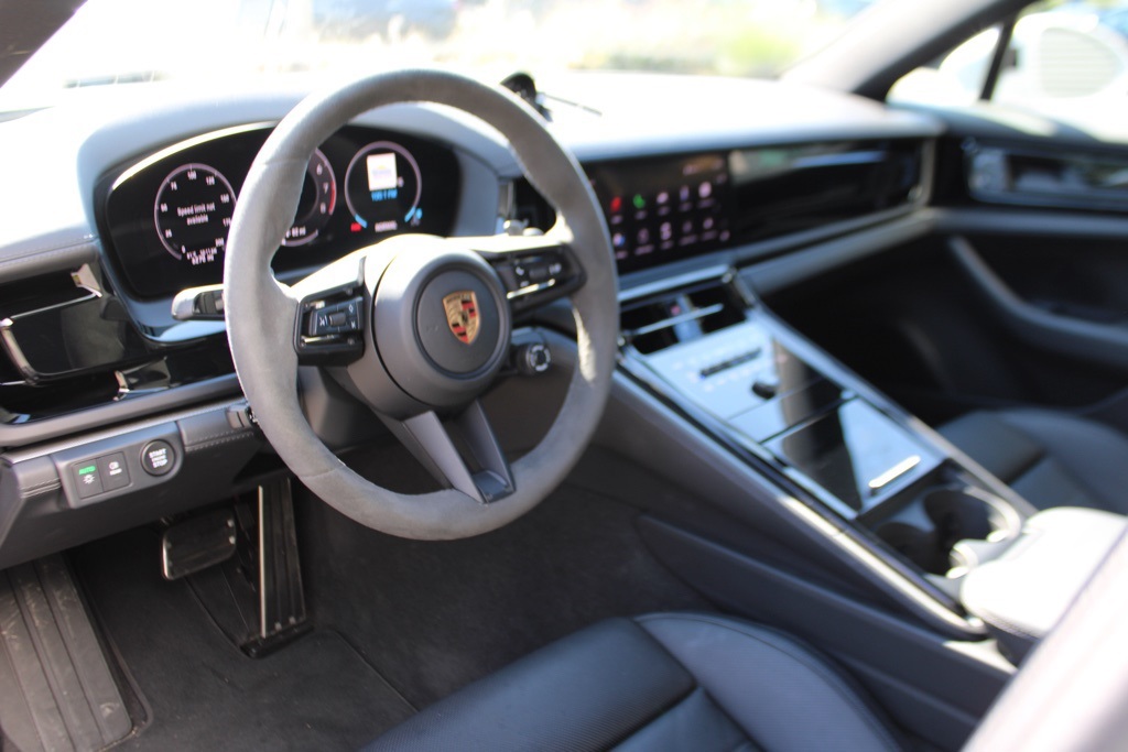 2025 Porsche Panamera 4 photo 4