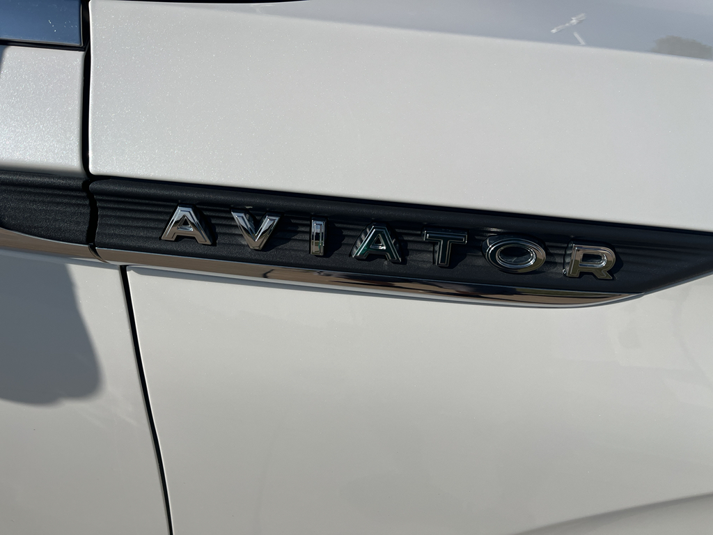 2023 Lincoln Aviator Standard photo 12