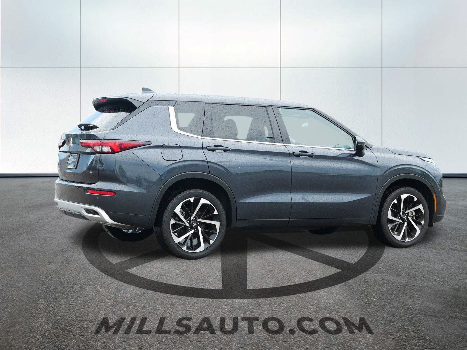 2024 Mitsubishi Outlander SE photo 4