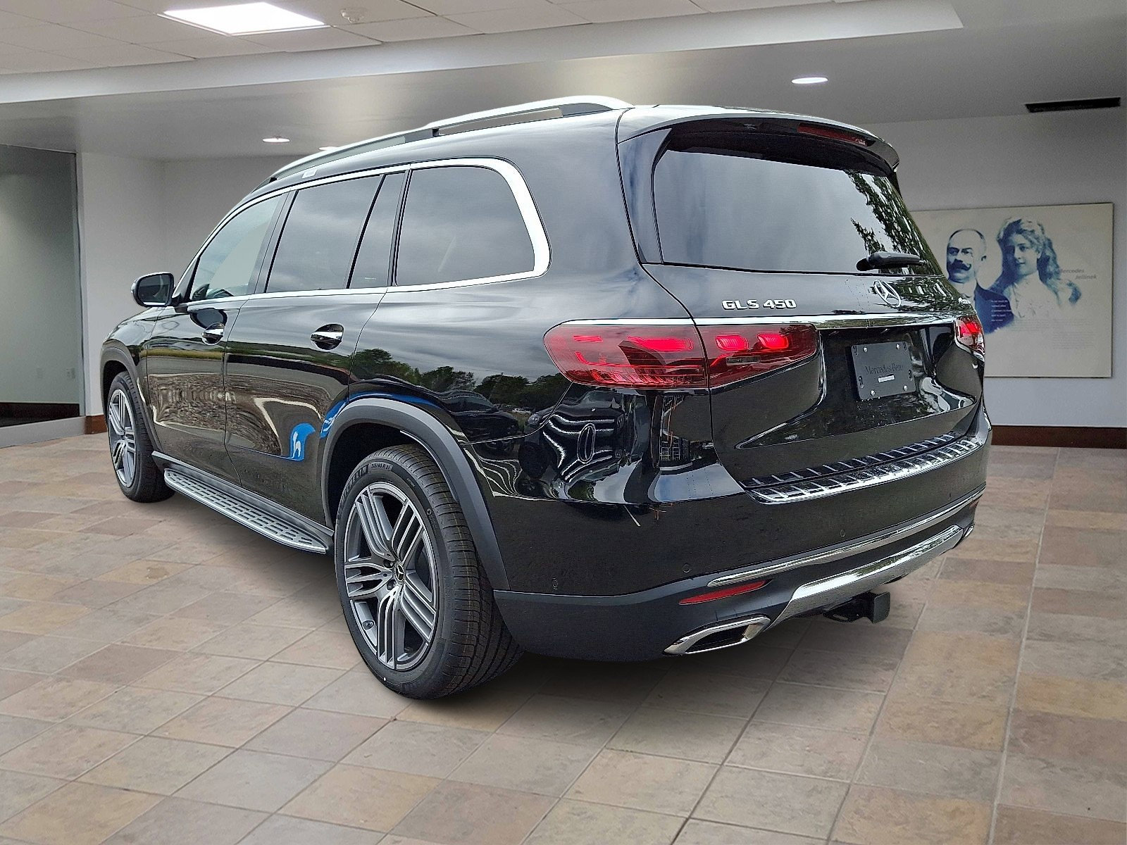 2026 Mercedes Benz GLS 450 4MATIC photo 2