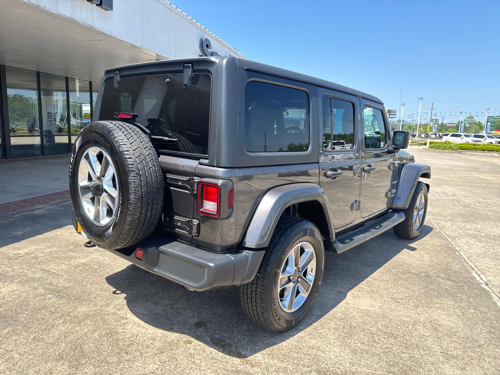 2020 Jeep Wrangler Unlimited Sahara photo 7