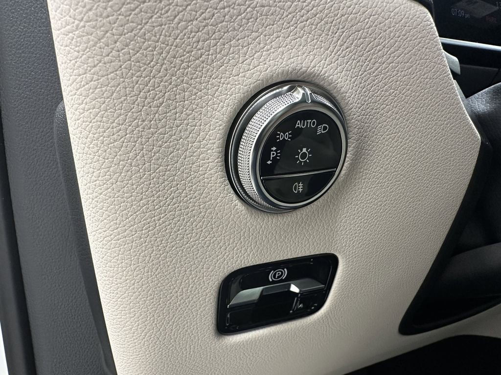 2026 Mercedes Benz GLC 300 photo 35