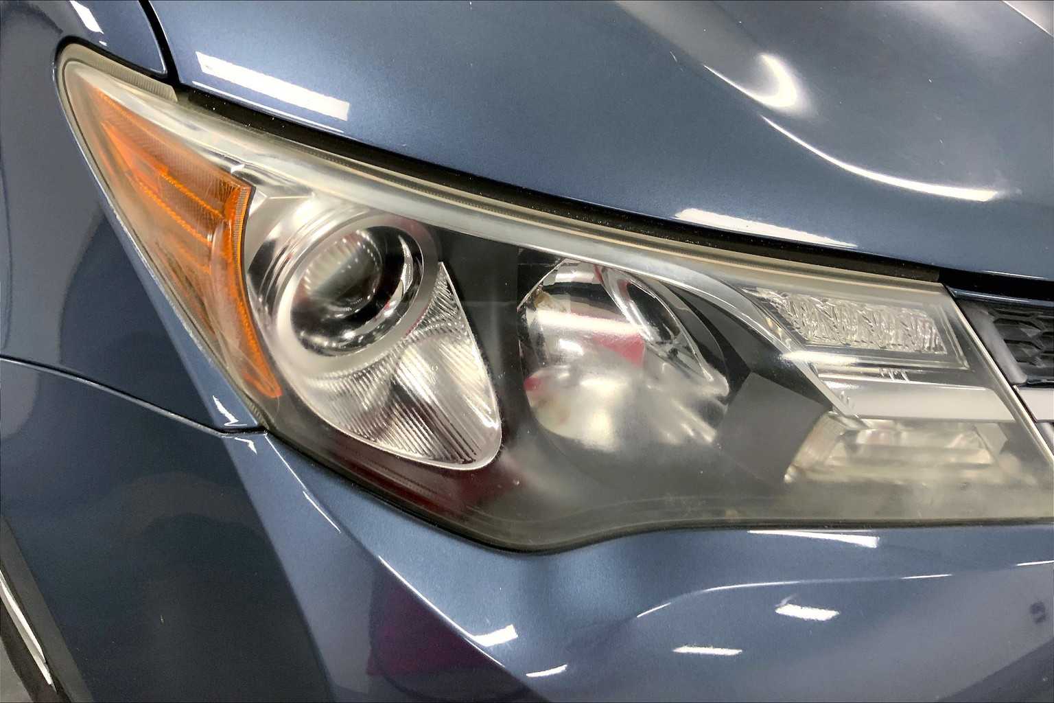 2013 Toyota RAV4 LE photo 22