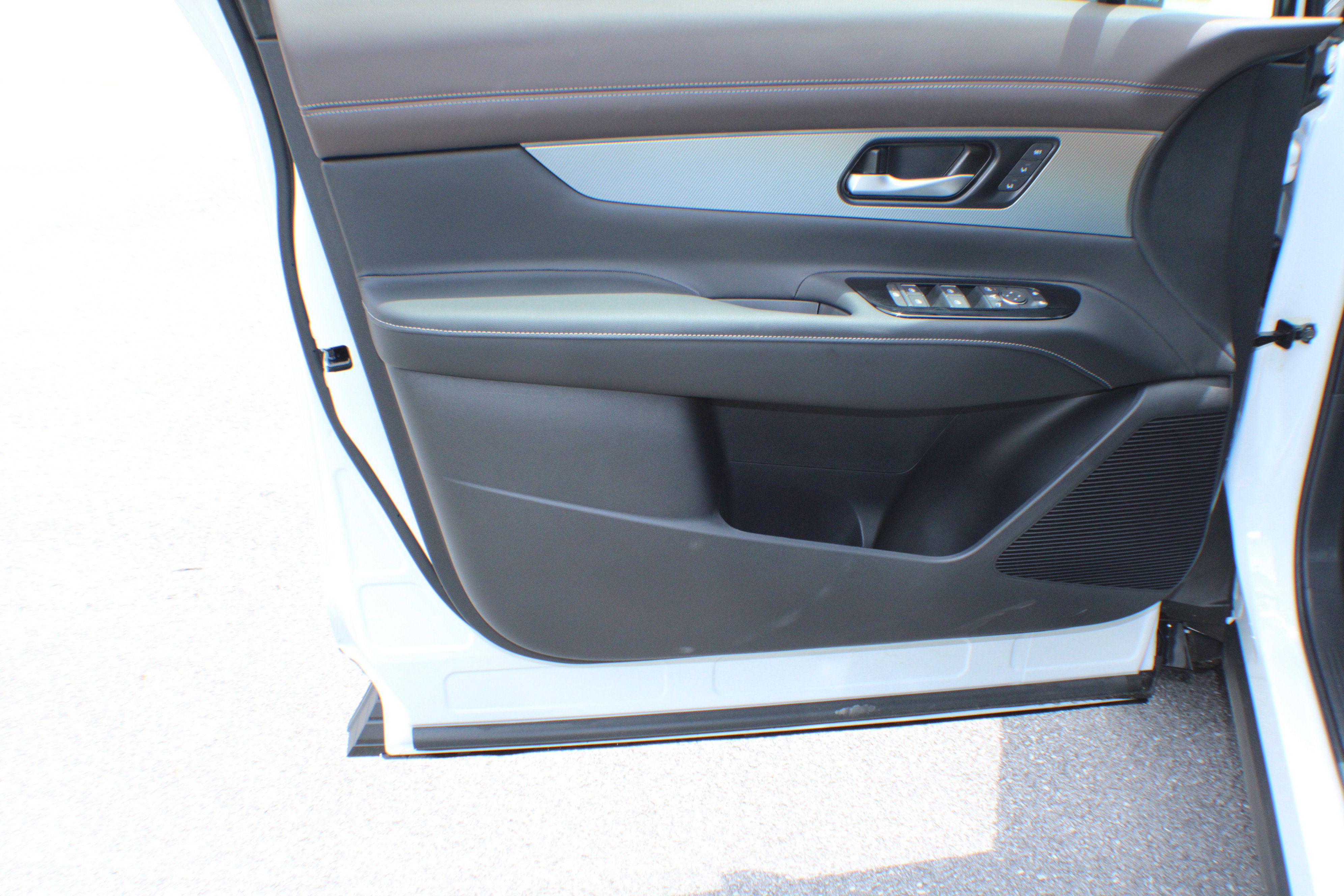 2025 Nissan Murano Platinum photo 2