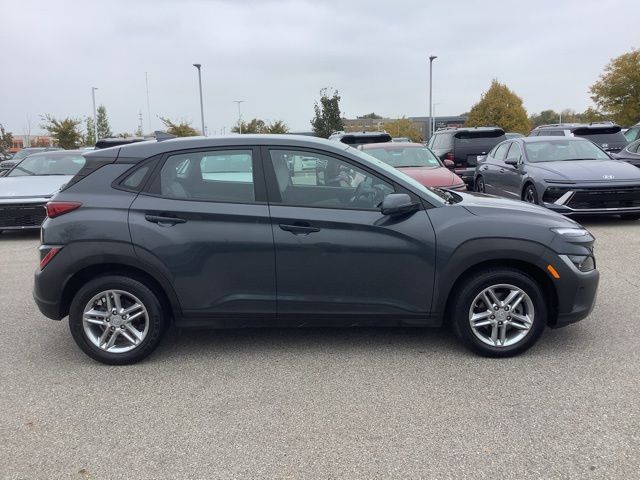 2022 Hyundai Kona SE photo 2