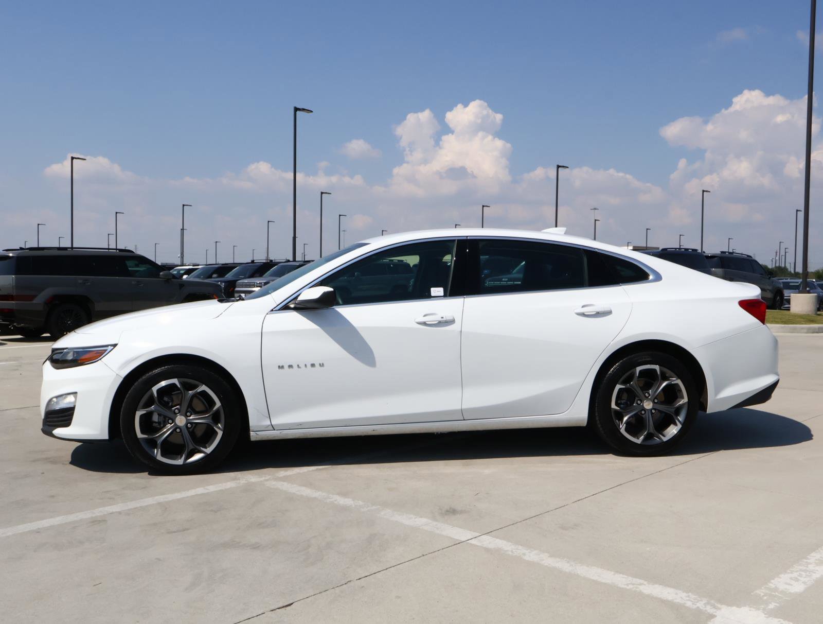 2024 Chevrolet Malibu 1LT photo 2