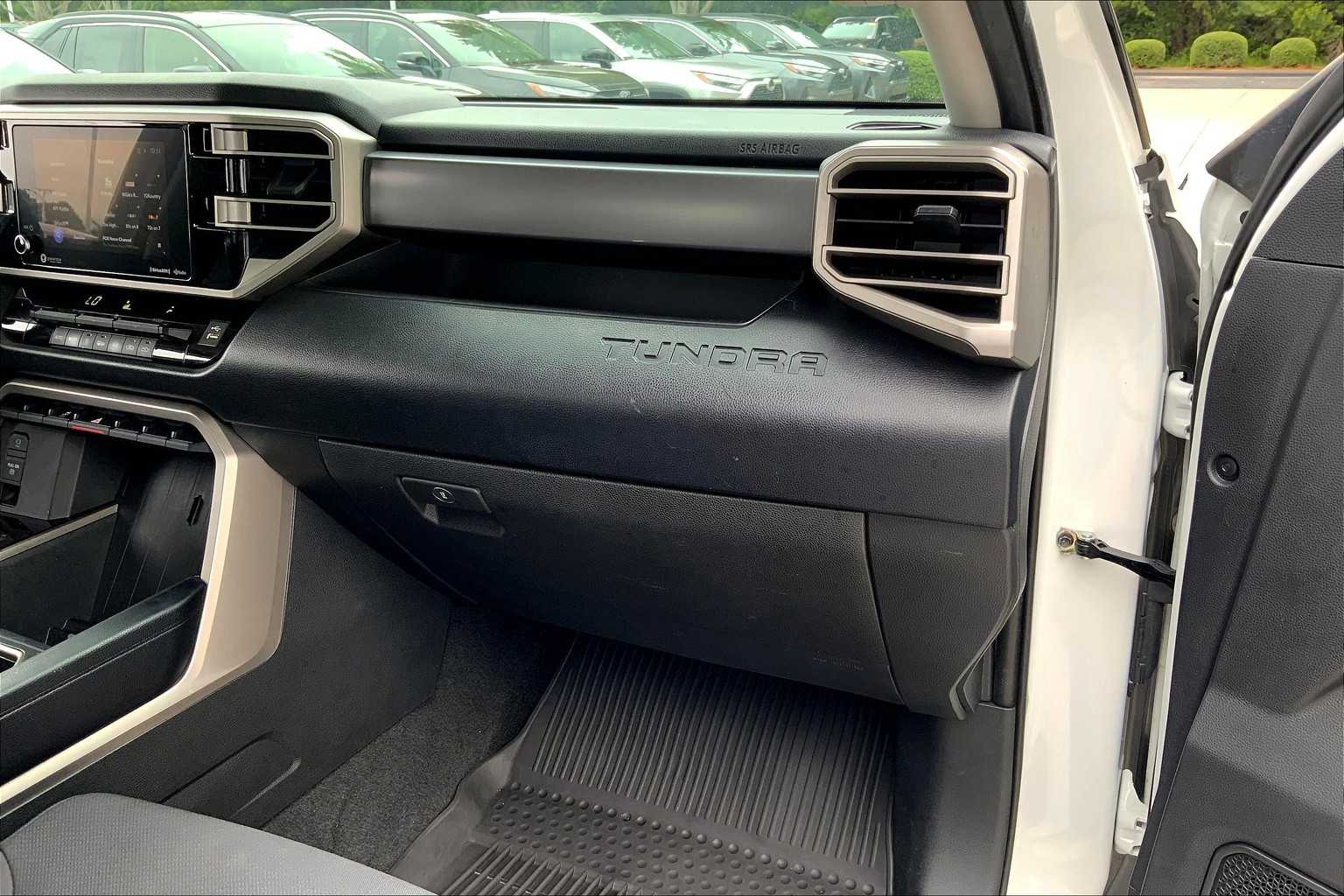 2022 Toyota Tundra SR5 CrewMax photo 16
