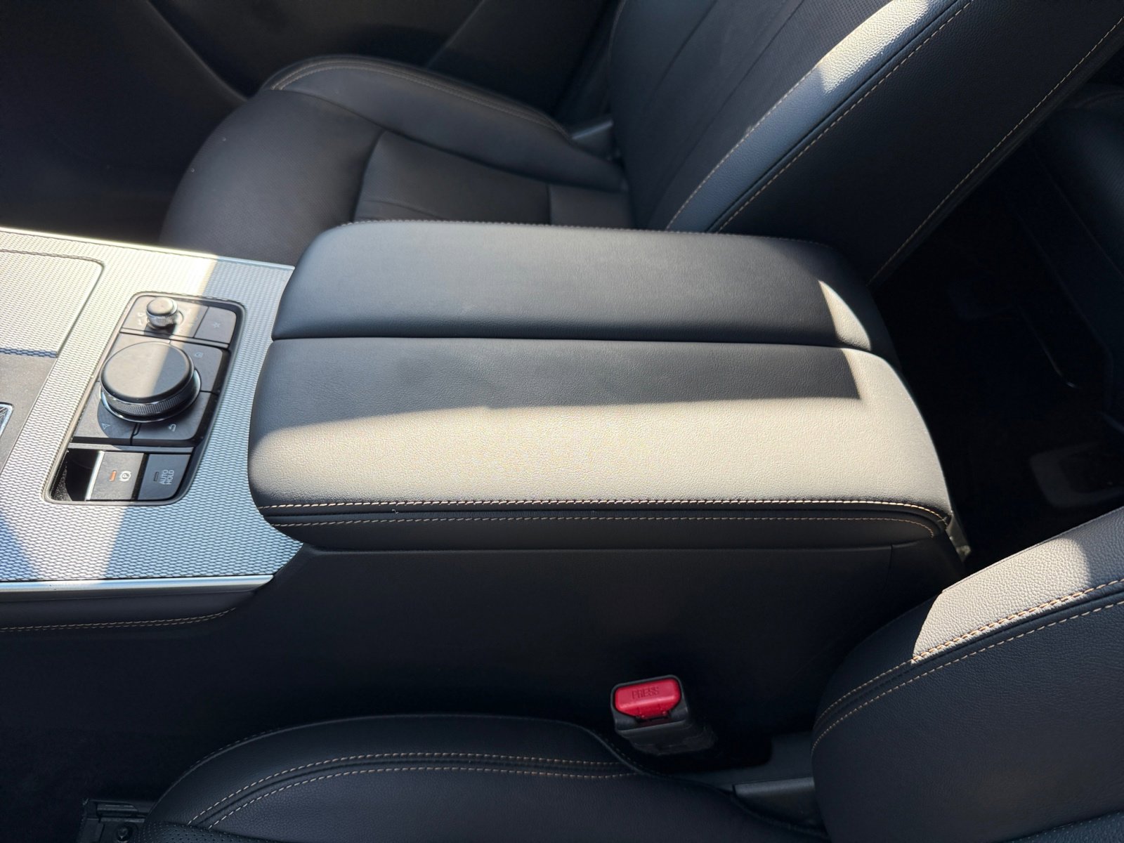 2024 Mazda CX-90 Preferred photo 14