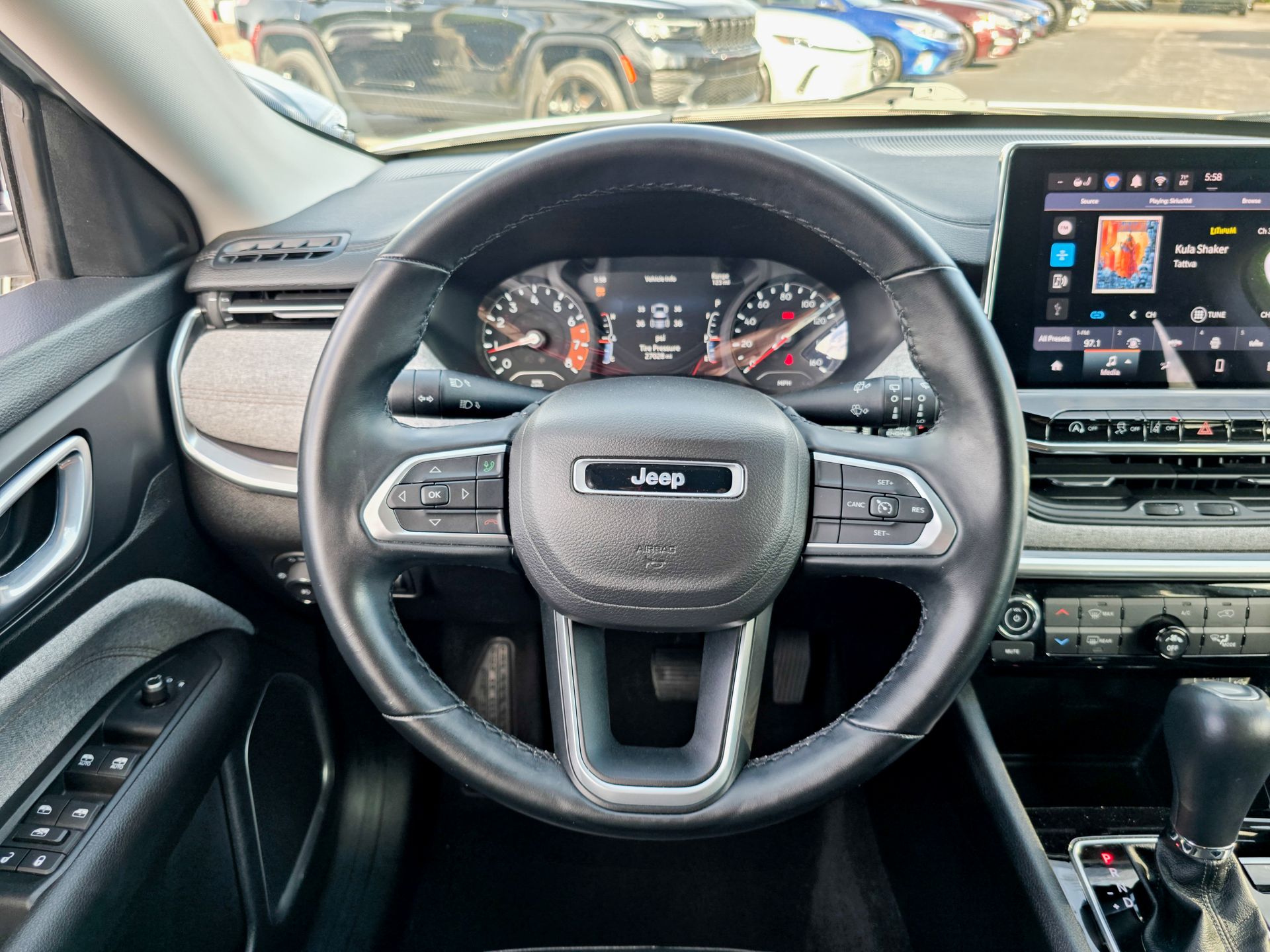 2022 Jeep Compass Latitude Lux photo 31