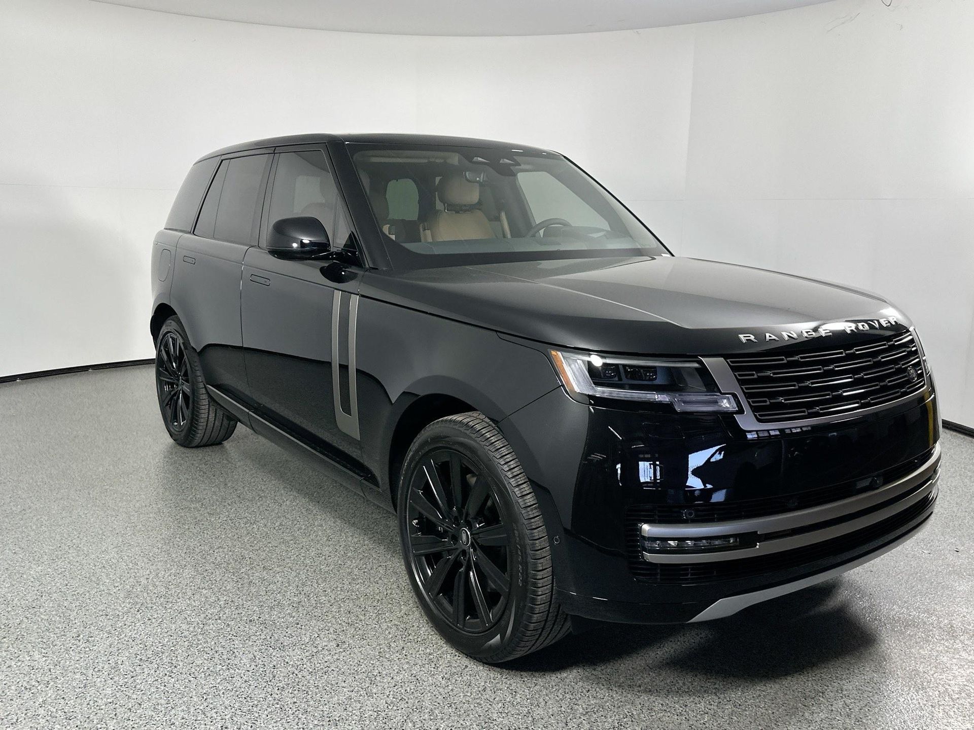 2025 Land Rover Range Rover SE photo 3