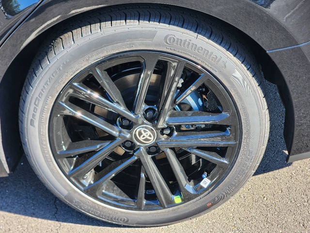2025 Toyota Camry SE photo 6