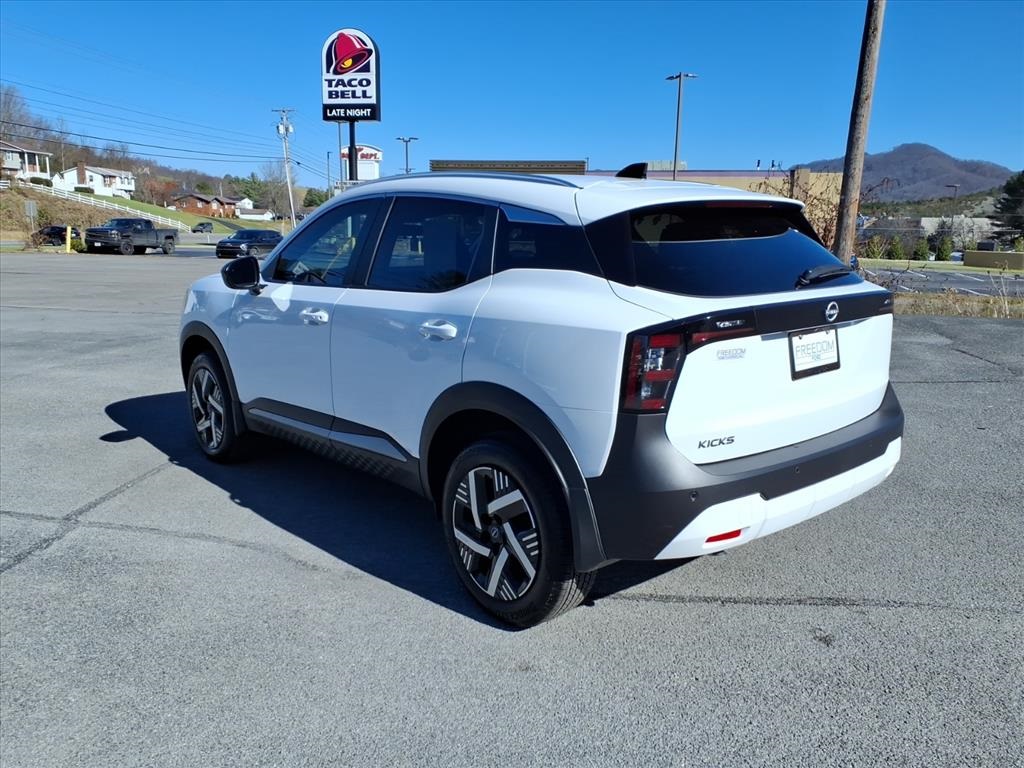 2026 Nissan Kicks SV photo 2