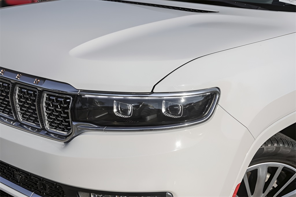 2024 Jeep Grand Wagoneer III photo 2