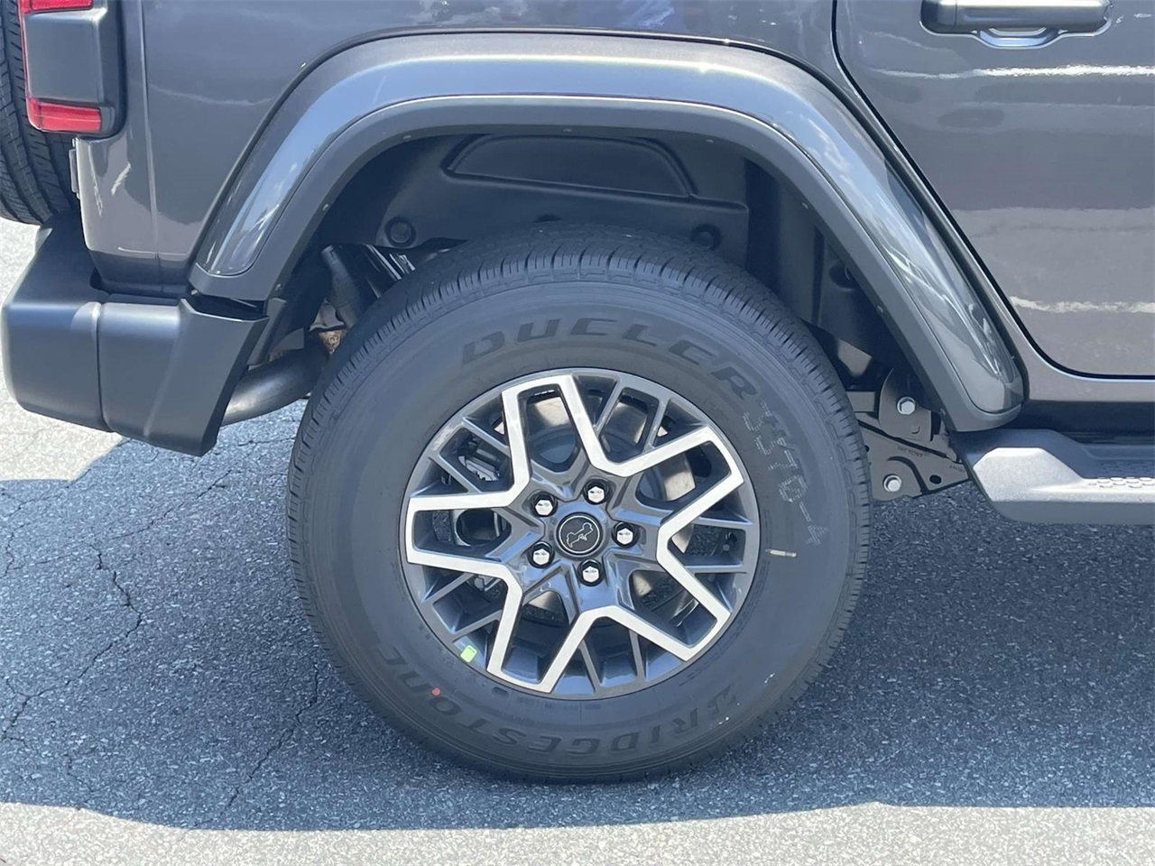 2025 Jeep Wrangler Sahara photo 29