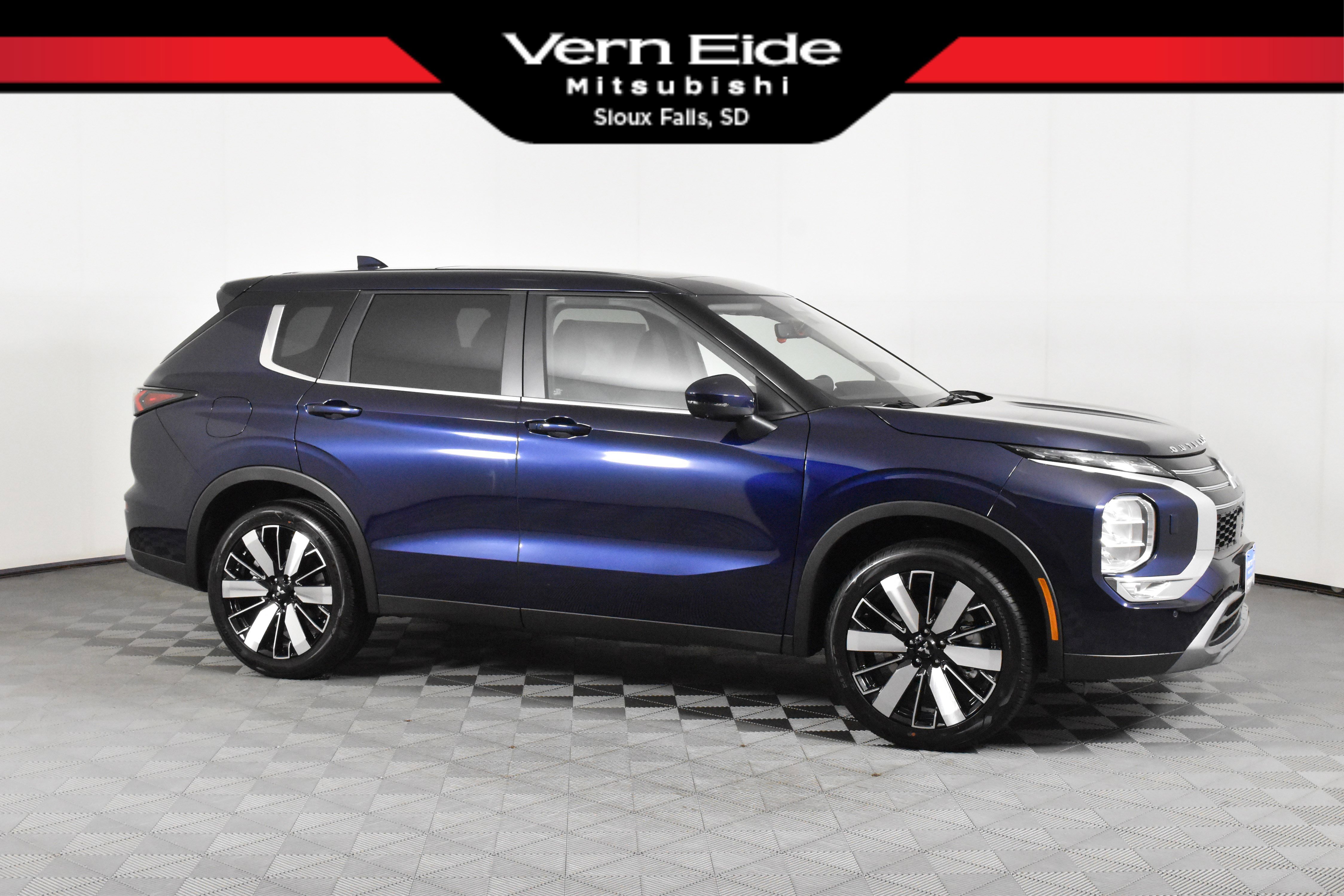 2025 Mitsubishi Outlander SE's photo