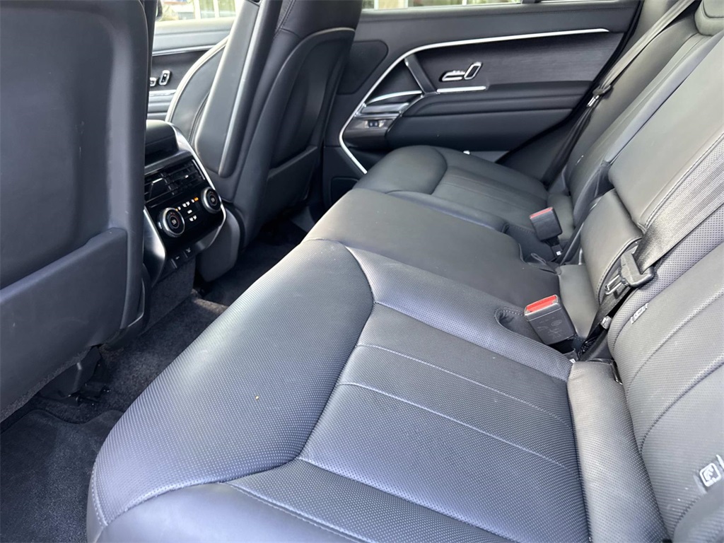 2023 Land Rover Range Rover SE photo 14