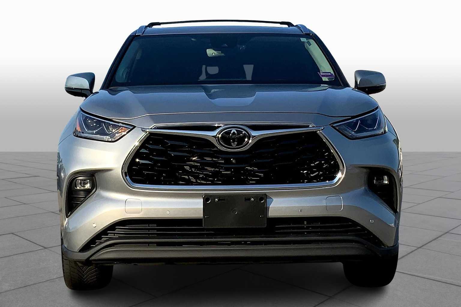 2022 Toyota Highlander Limited photo 3