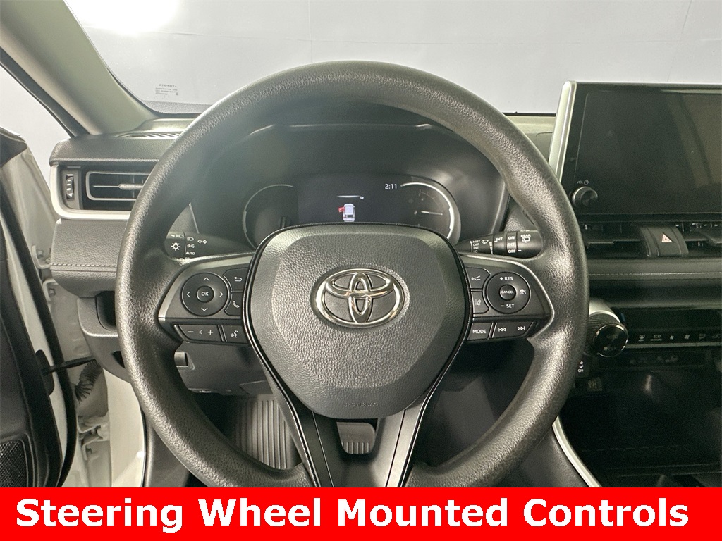 2024 Toyota RAV4 XLE photo 4